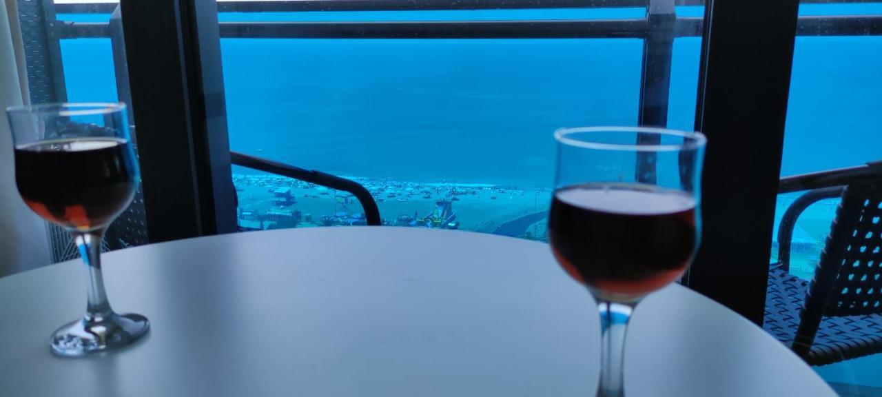 Only Front Sea View, No Side View, Wonderful Panorama, High Floor, Location Guarantee Aparthotel Batumi Exterior foto