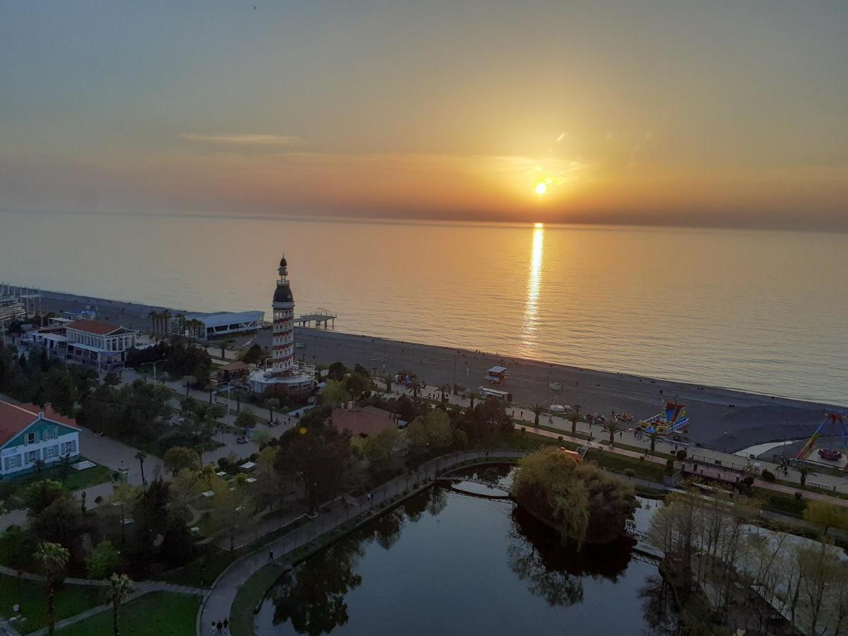 Only Front Sea View, No Side View, Wonderful Panorama, High Floor, Location Guarantee Aparthotel Batumi Exterior foto