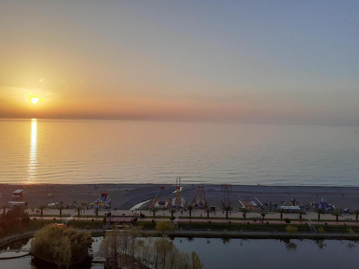 Only Front Sea View, No Side View, Wonderful Panorama, High Floor, Location Guarantee Aparthotel Batumi Exterior foto