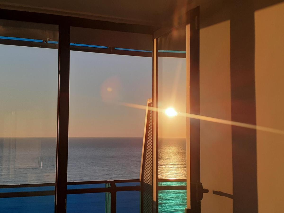 Only Front Sea View, No Side View, Wonderful Panorama, High Floor, Location Guarantee Aparthotel Batumi Exterior foto